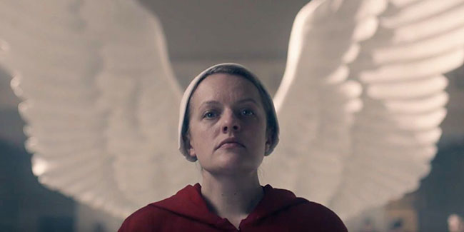 Protagonista de El cuento de la criada con alas de ángel de fondo.
