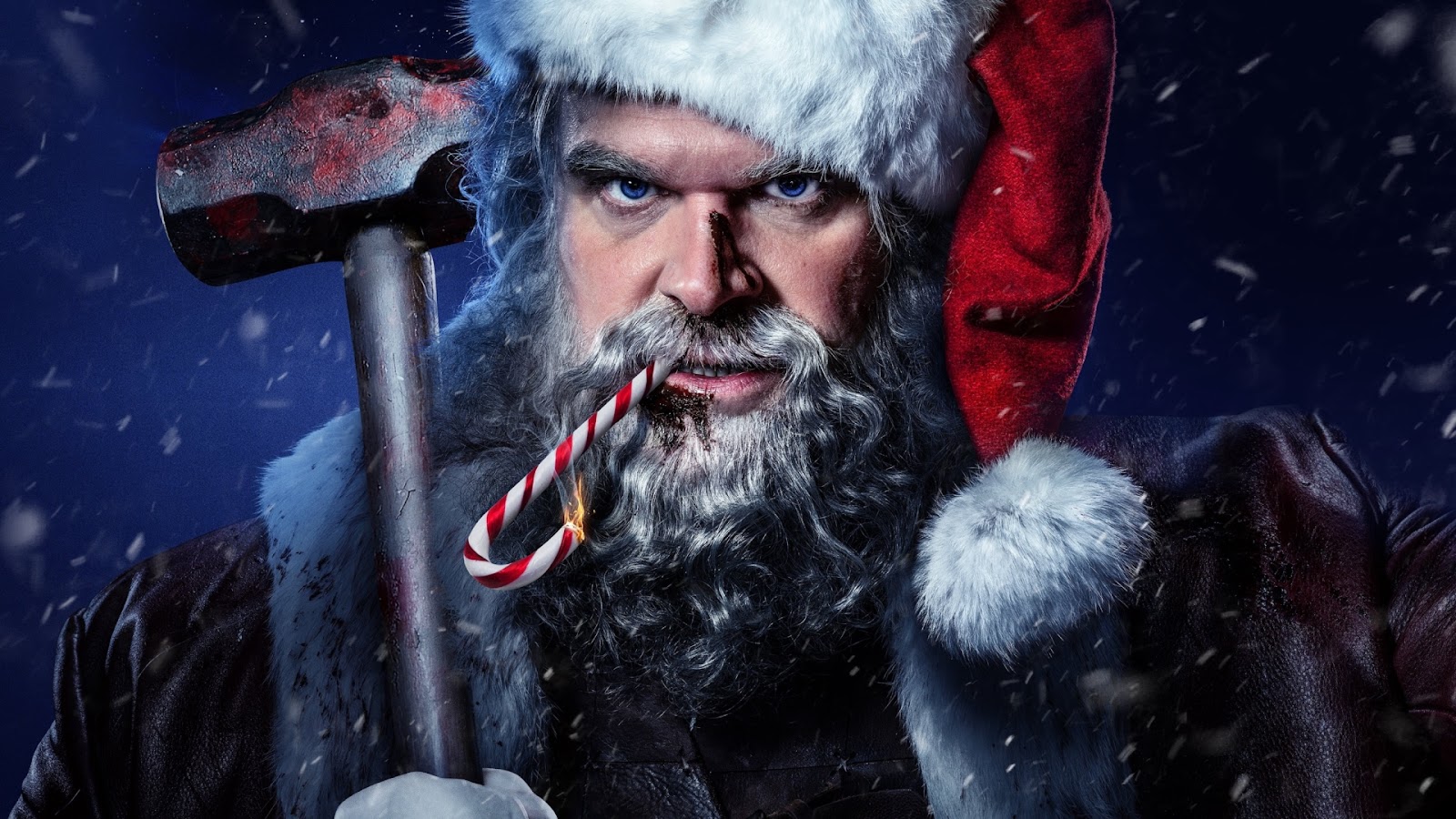 Santa Claus con un martillo ensangrentado, en la película Noche sin paz